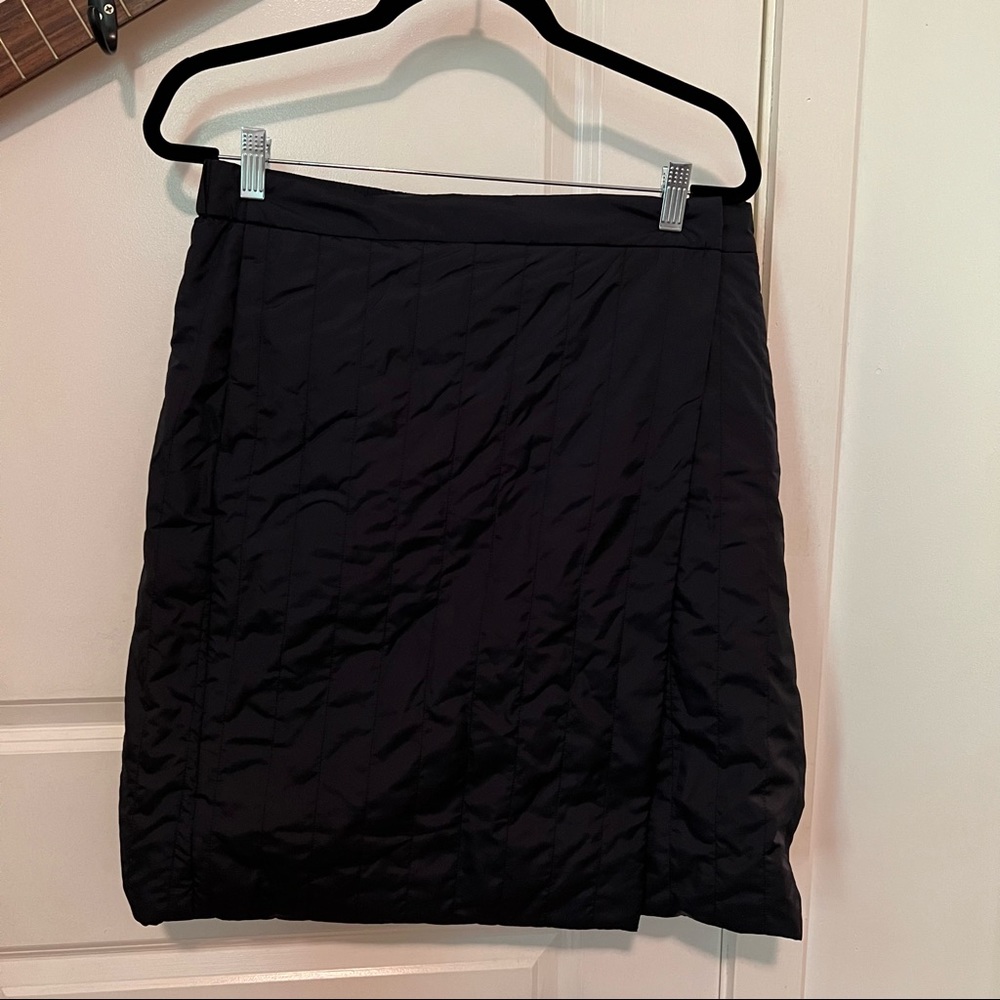 Uniqlo Quilted Wrap Around Skirt with snap buttons & pockets size L/waist 30-31